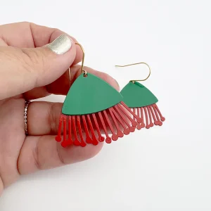 Midi Gum Blossom flower earrings in Red/Green